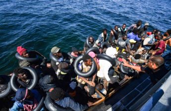 اعتراض وإنقاذ مهاجرين تونسيين ومن دول إفريقيا جنوب الصحراء مهدّدين بالغرق