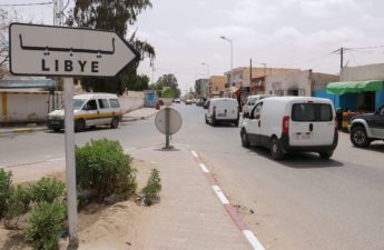 معبر رأس جدير بين تونس وليبيا