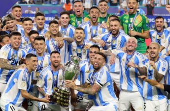 لاعبي المنتخب الأرجنتيني خلال احتفالاتهم بلقب كوبا أميركا