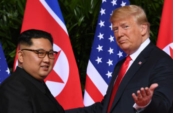 المرشح الجمهوري دونالد ترامب مع الزعيم الكوري الشمالي كيم جونغ